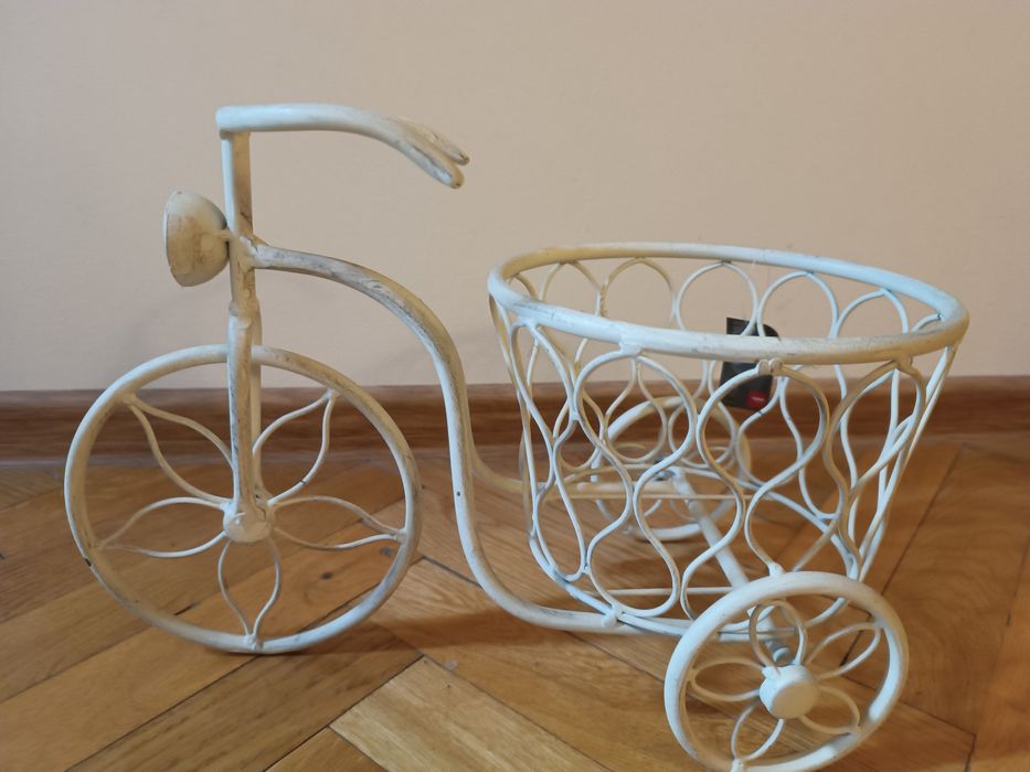 Donice/ strelaż metalowy na kawiaty doniczkowe