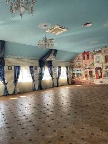 без %Ресторанний компл. 1200м2, сосновий бір, у власності 2 га фасад