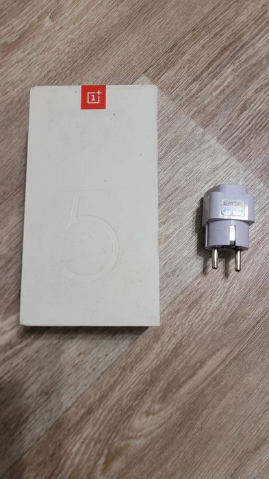 Продам телефон OnePlus 5T