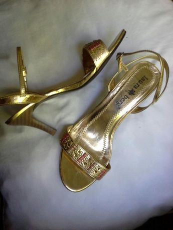 Złote sandały 24 cm