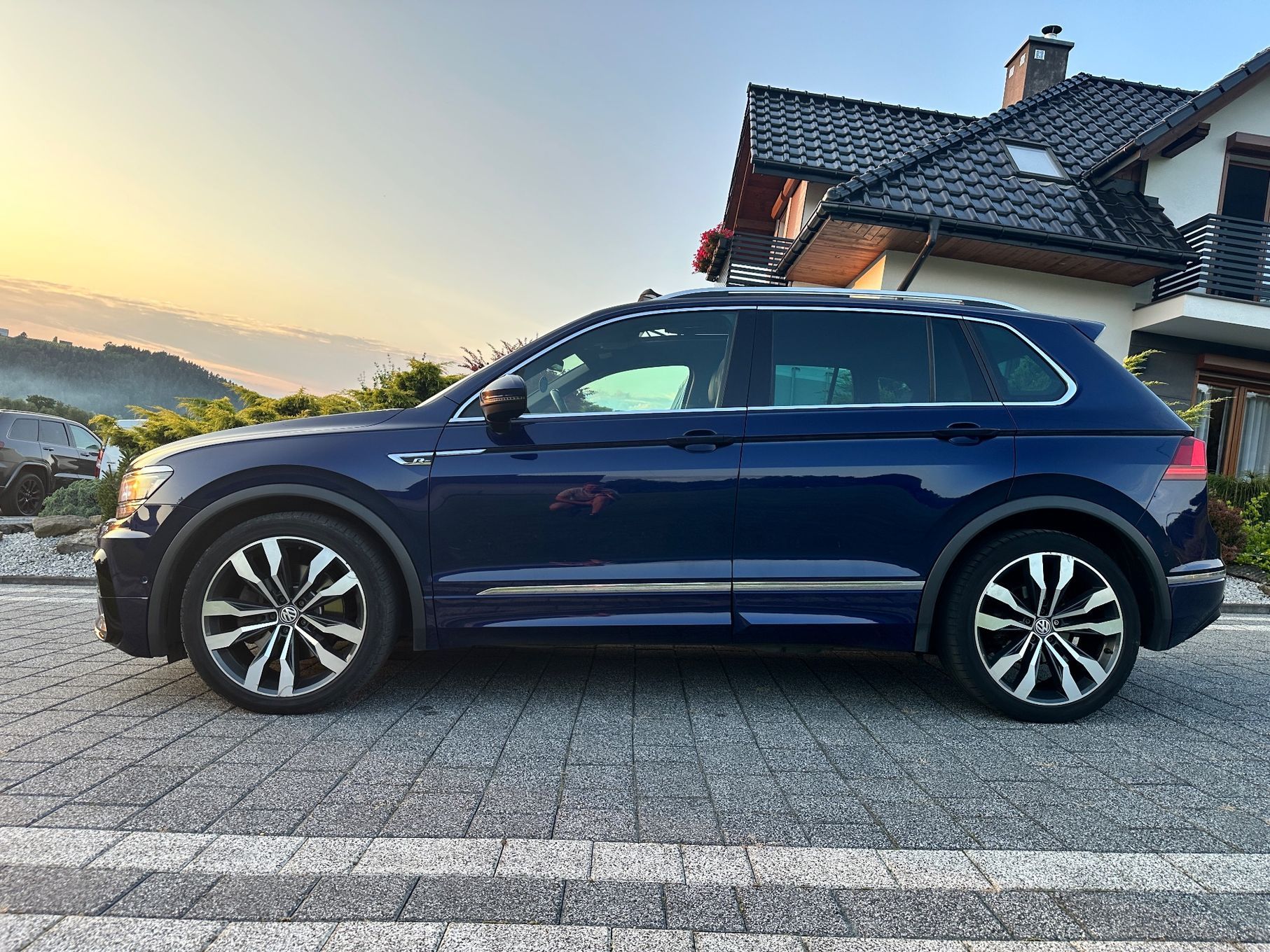Volkswagen Tiguan 2x R-line zew. i wew. 190km DSG 4x4 Alu 20 Panorama LED
