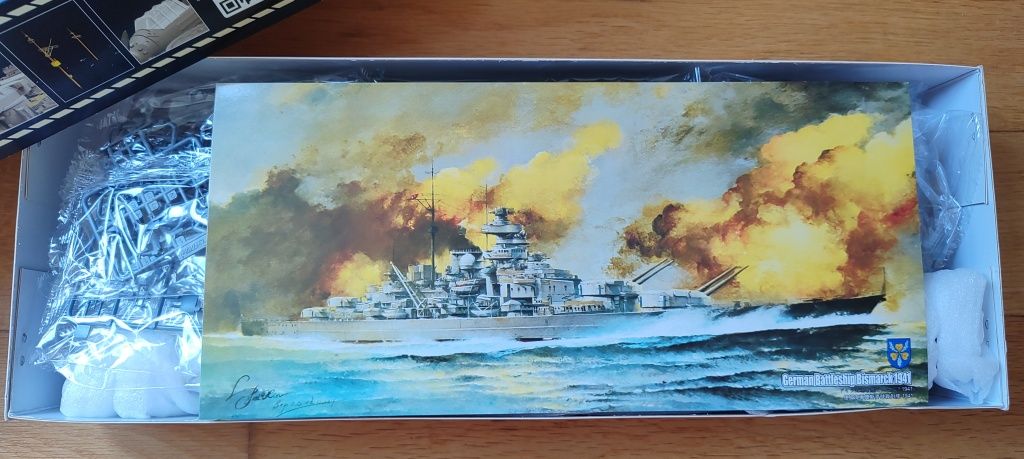 #052 - Flyhawk, 1/700, model pancernika Bismarck full-hull - Deluxe PE