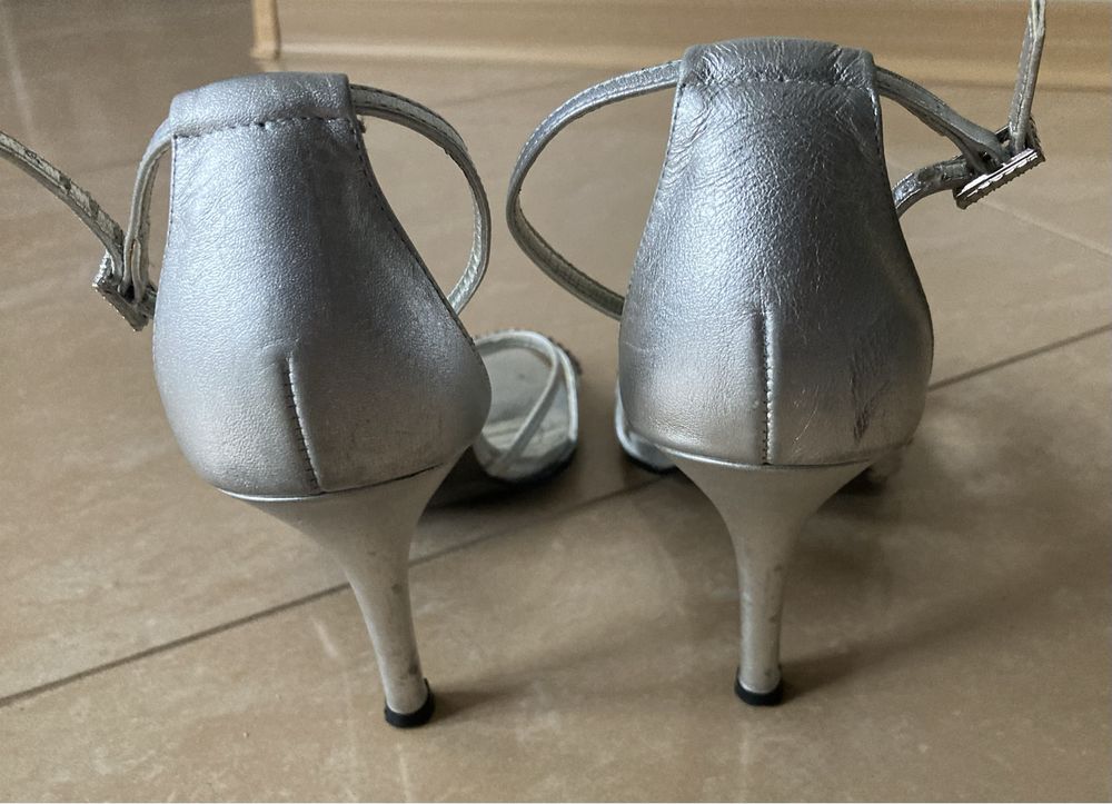 Srebrne szpilki z kryształkami Schuh 38