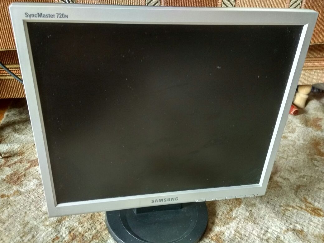 Samsung 720n монітор