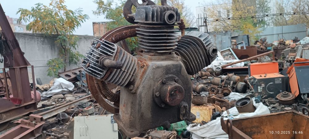 Продам компрессор поршневой.