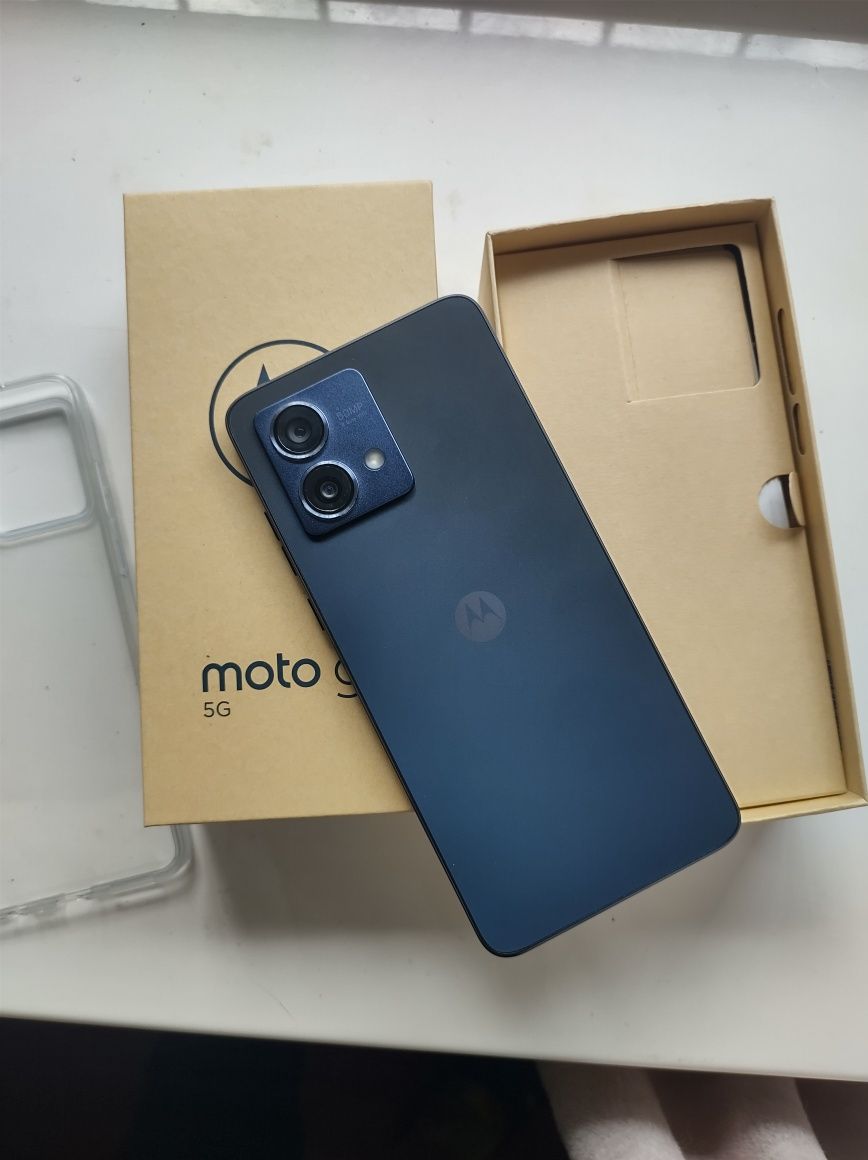 Продам новий Motorola moto g84 /12/256