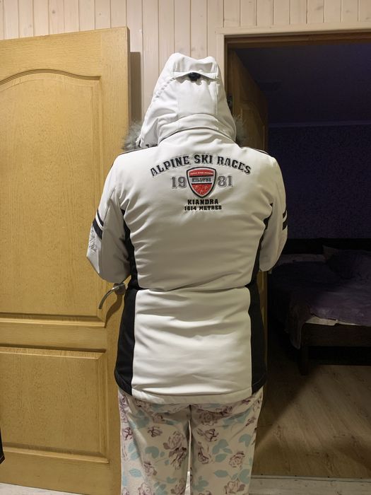 Лижна куртка жіноча.