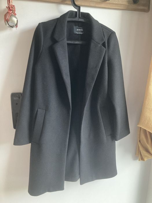 Płaszcz czarny rozmiar m Stradivarius