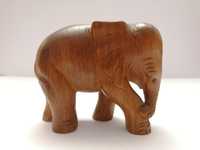 Ładny drewniany słoń figurka
