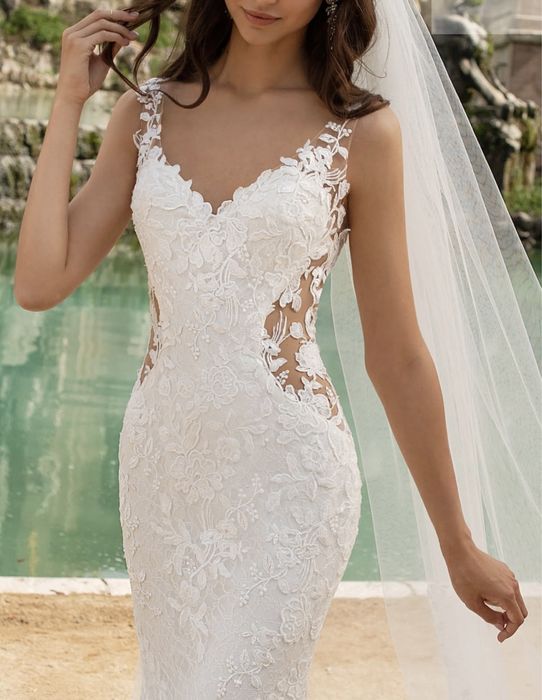 Сукня весільна шлейф мереживо айворі