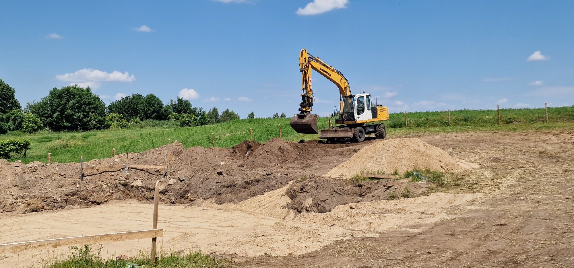 Uslugi minikoparki wraz z młotem hydraulicznym