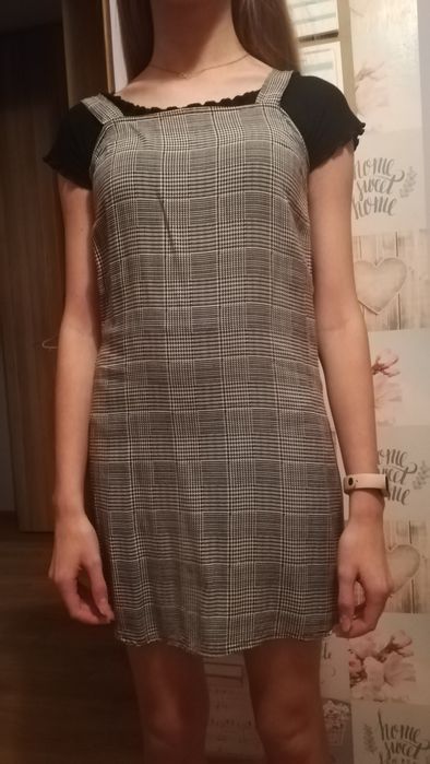 Sukienka na szelkach