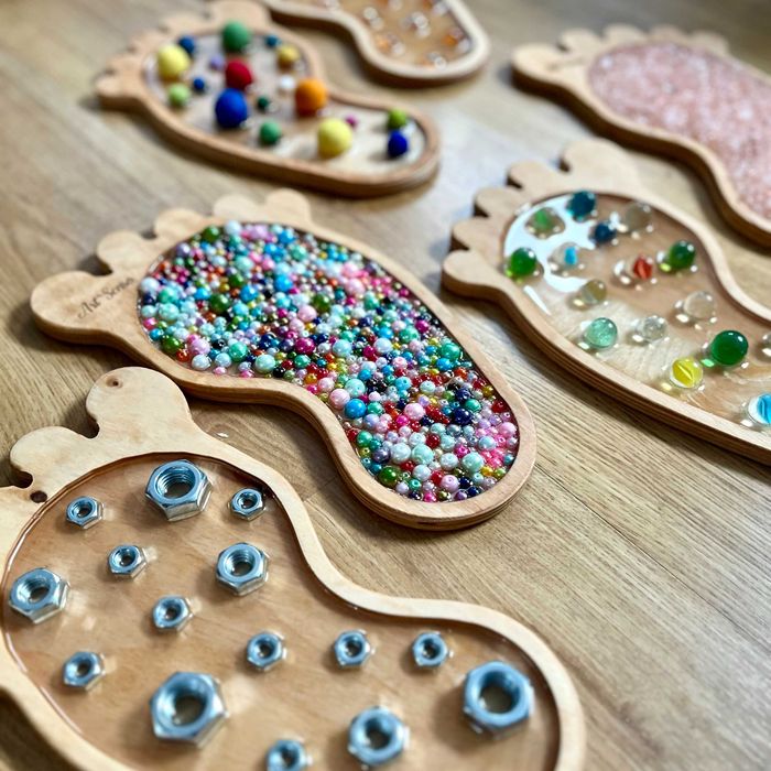 Stopy sensoryczne Montessori ścieżka sensoryczna dziecko integracja