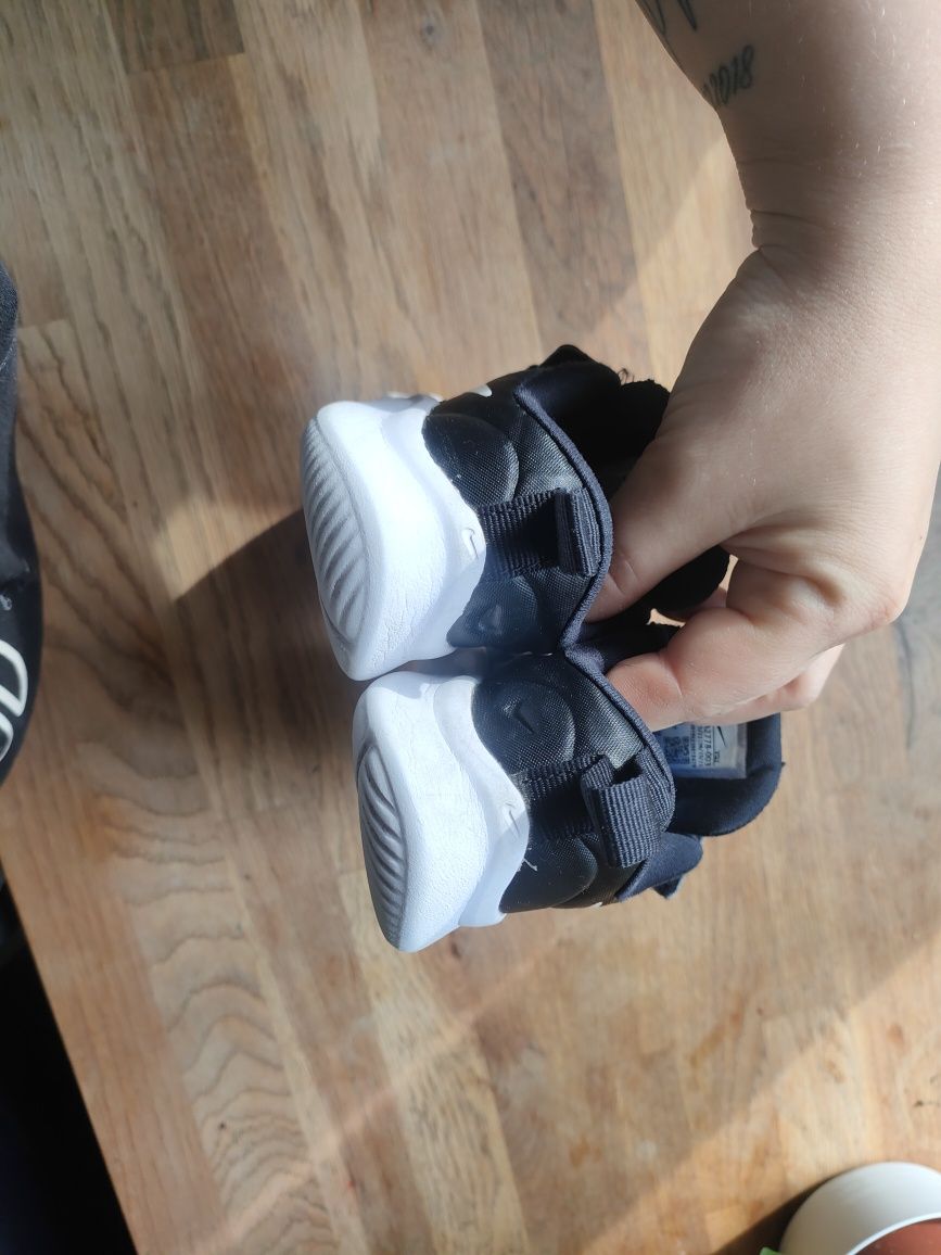 Nike 26 lekkie na rzepy buty sportowe