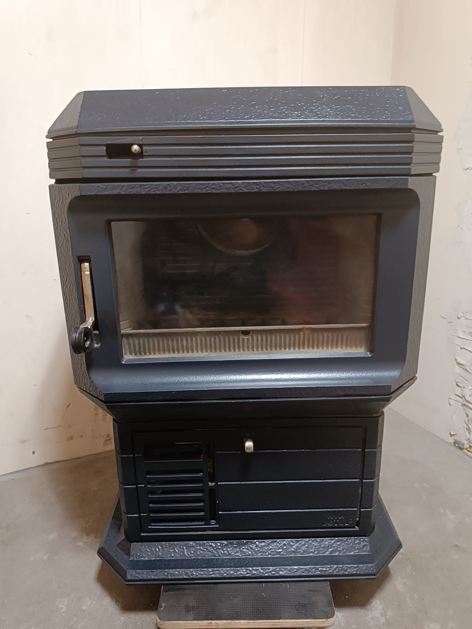 Jotul Betha kominek żeliwny koza piec