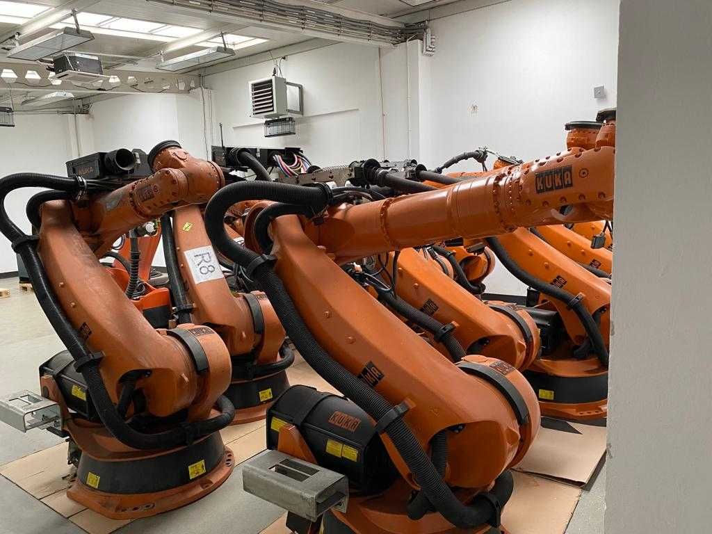 Roboty przemysłowe KUKA KR150 KR210 KR240 KR500