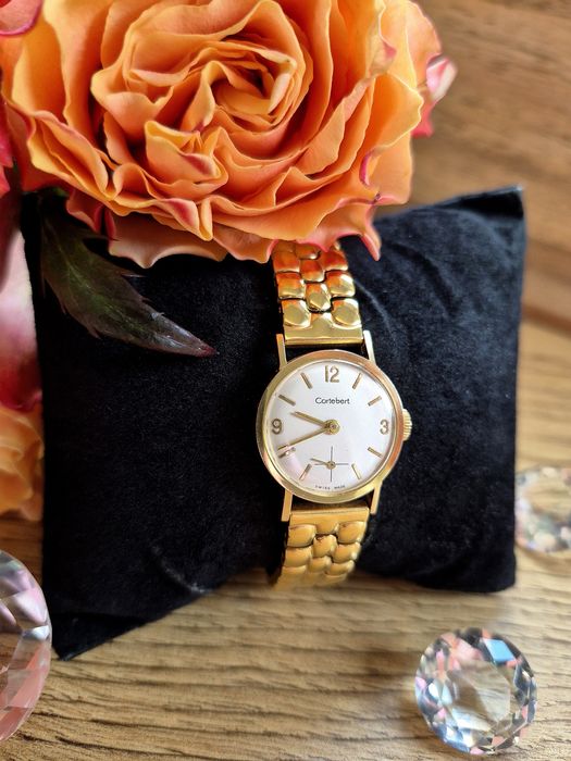 Piekny stary zegarek mechaniczny Cortébert