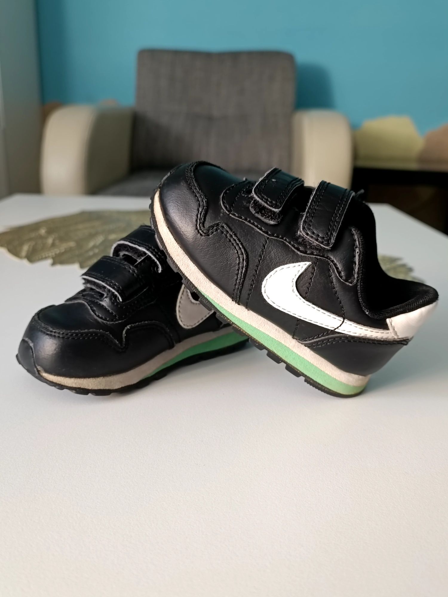 Adidasy Nike 21.5