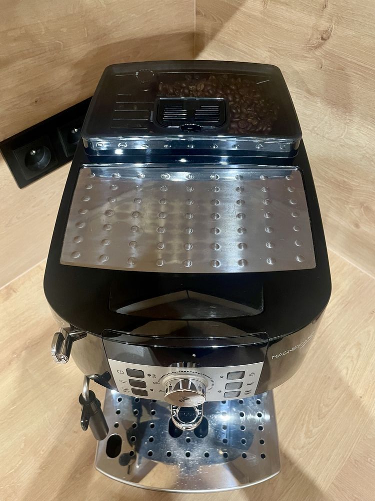 Ekspres ciśnieniowy do kawy DeLonghi Magnifica S ECAM 22.110.B