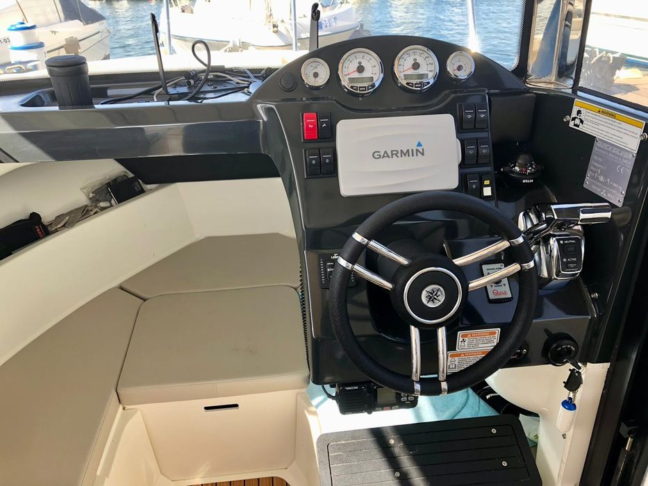 Quicksilver Captur 755 Pilothouse