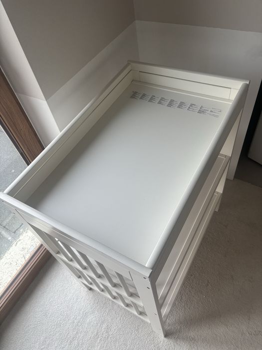 Biały przewijak ikea Gulliver, kosze onsklig i nowy pokrowiec vadra
