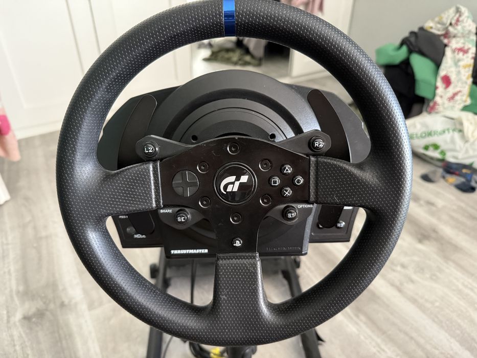 Thrustmasters  T300 + pedały + stelaż