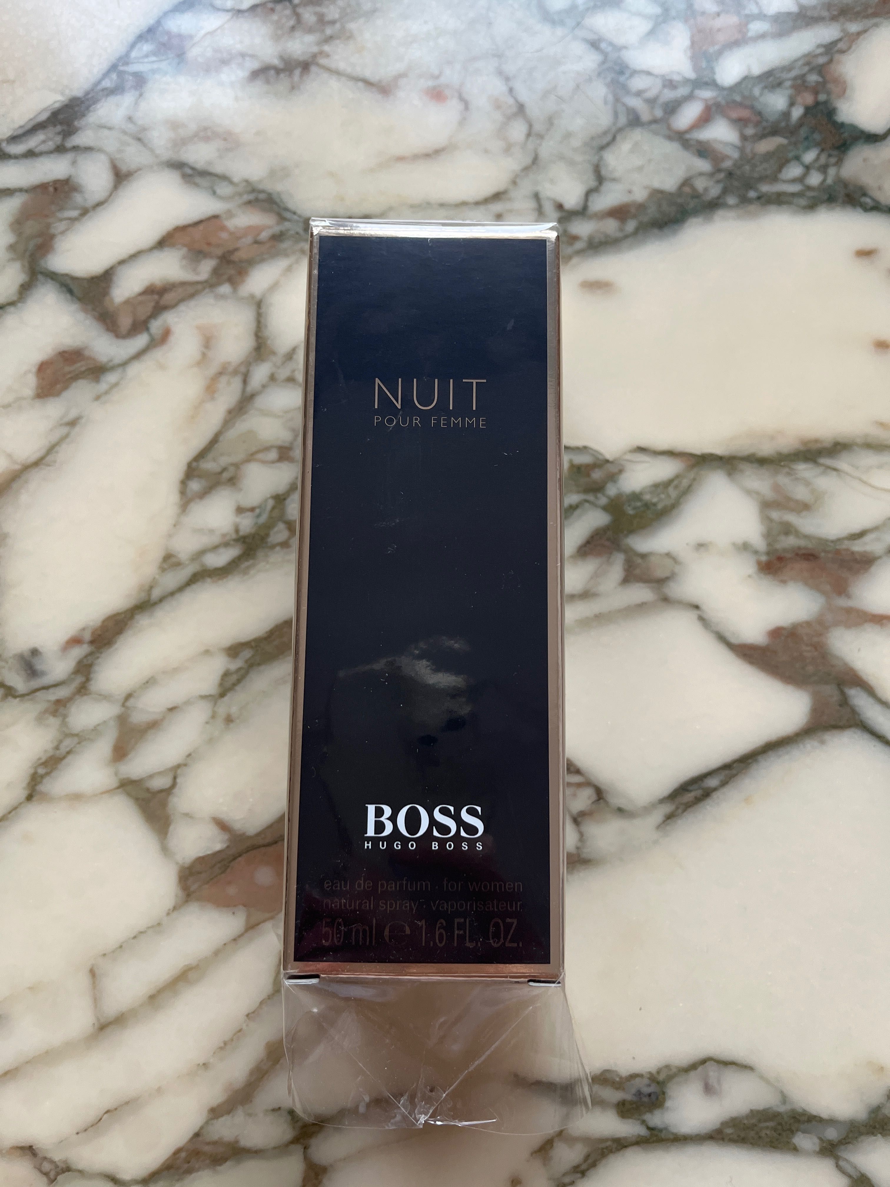 Hugo Boss Nuit pour Femme opakowanie pudełko