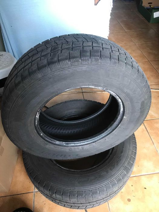 Pneus com bom piso. O preço é pelo conjunto.