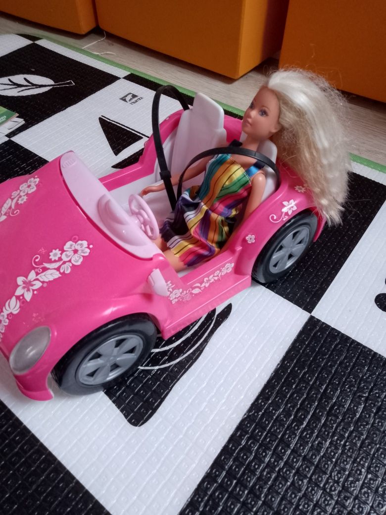 Lalka Barbie plus auto