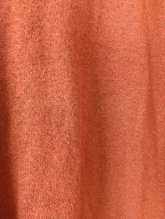 Sukienka sweterkowa w kolorze miedzianym długa