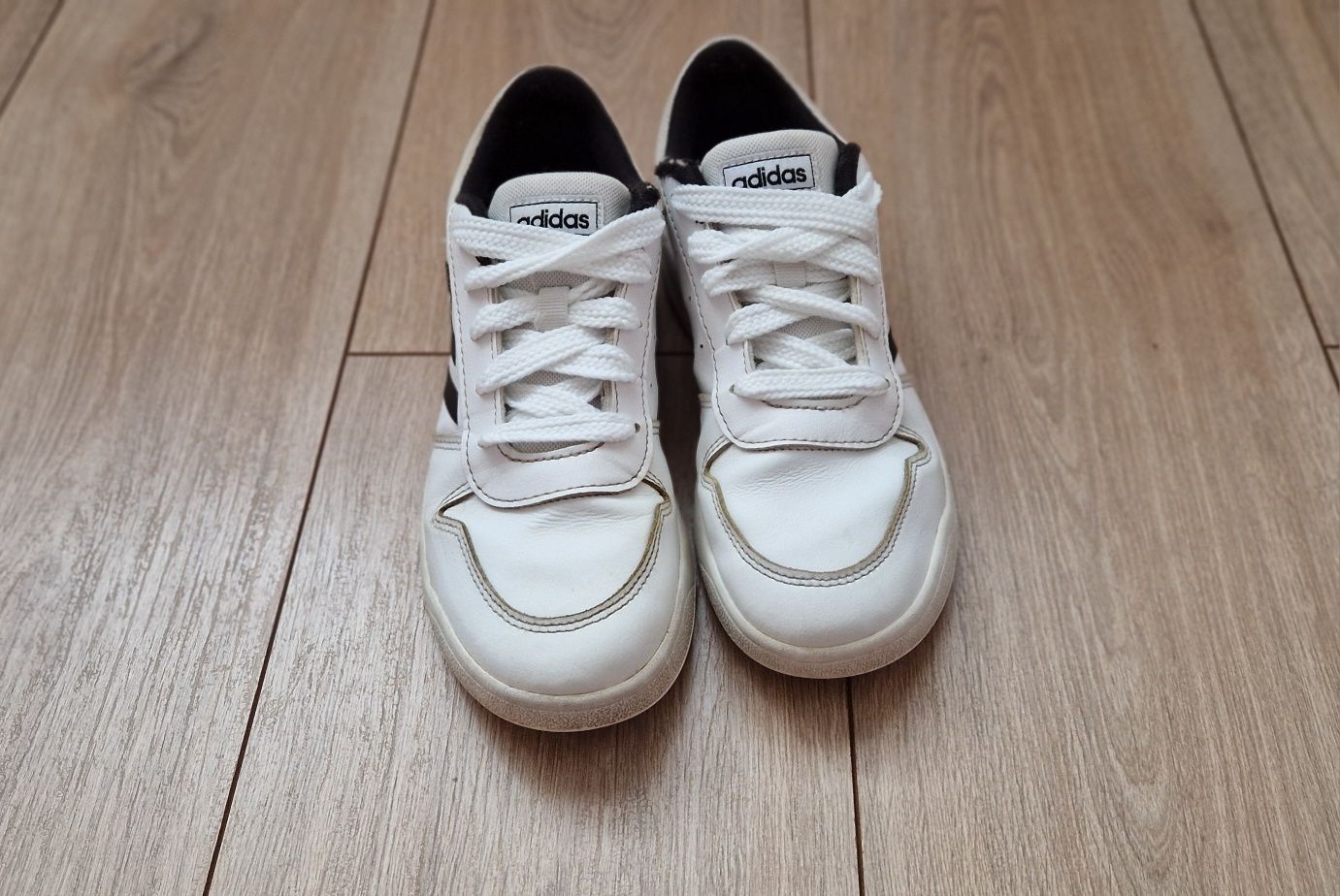 Buty sportowe adidas 36, białe adidasy chłopięce