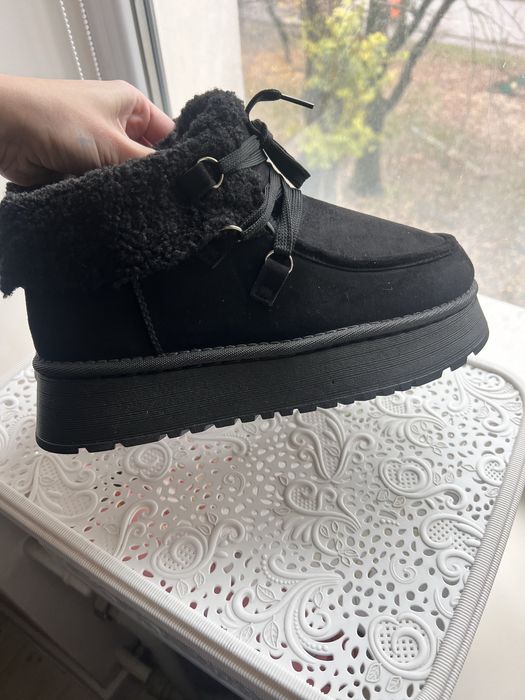 Продам жіночі зимові ботинки