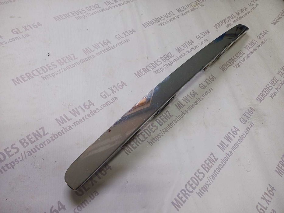 Хромована планка підсвітки номера кришкі багажника ML W164 GL X164