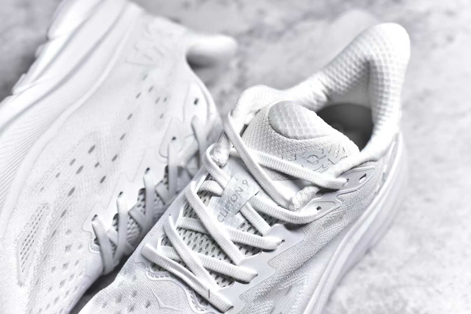 ButyMeskieHokaOneOneClifton9TripleWhiteDamskie nowy Rozmiar.39