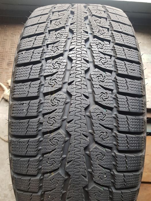 Резина зимова 225 45 r18 Toyo. Пара