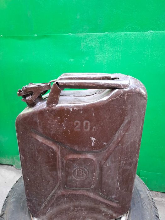 Каністри металлеві 20л.