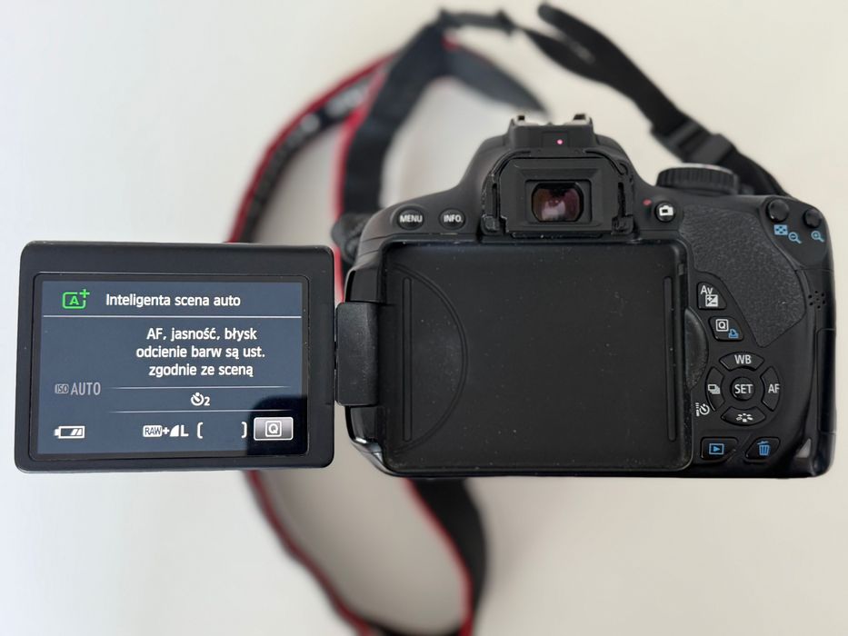 Aparat Canon EOS 650D kit korpus + obiektyw EF-S 18-135 IS STM