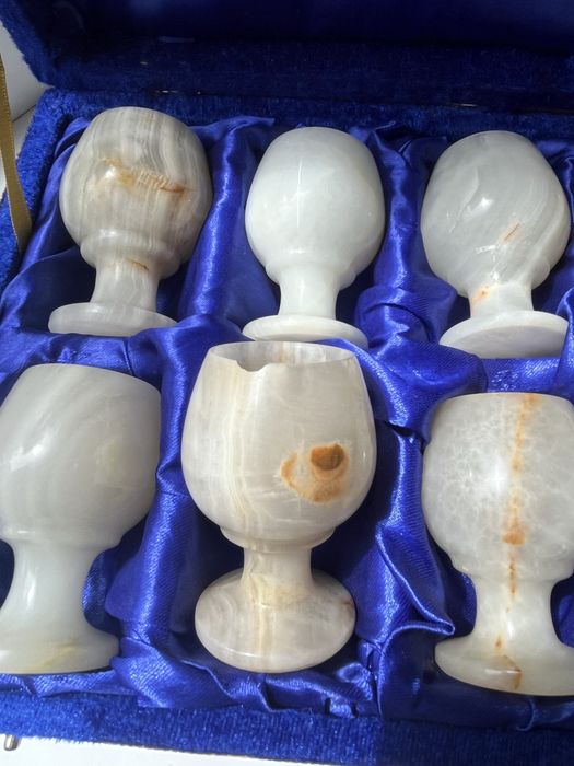 Набір декоративних чарок з каменю