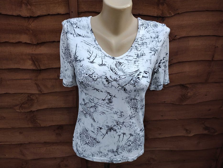 61. Damska bluzeczka firmy Daniel w rozmiarze M