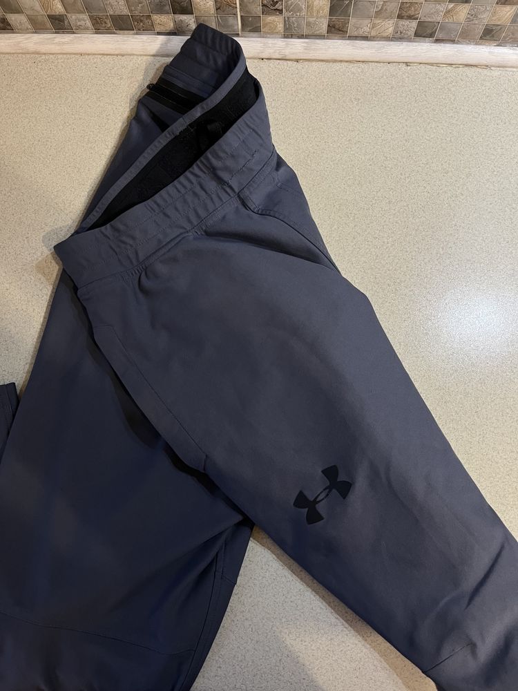 Under Armour спортивні брюки