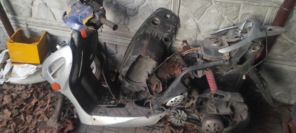 Двигатель на скутер Китай 125 кубов по запчастям вариатор колеса ГБц