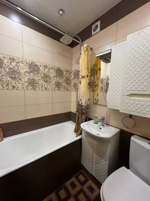 Продам 3 кім. з ремонтом по вул. М.Гончарівська, 1