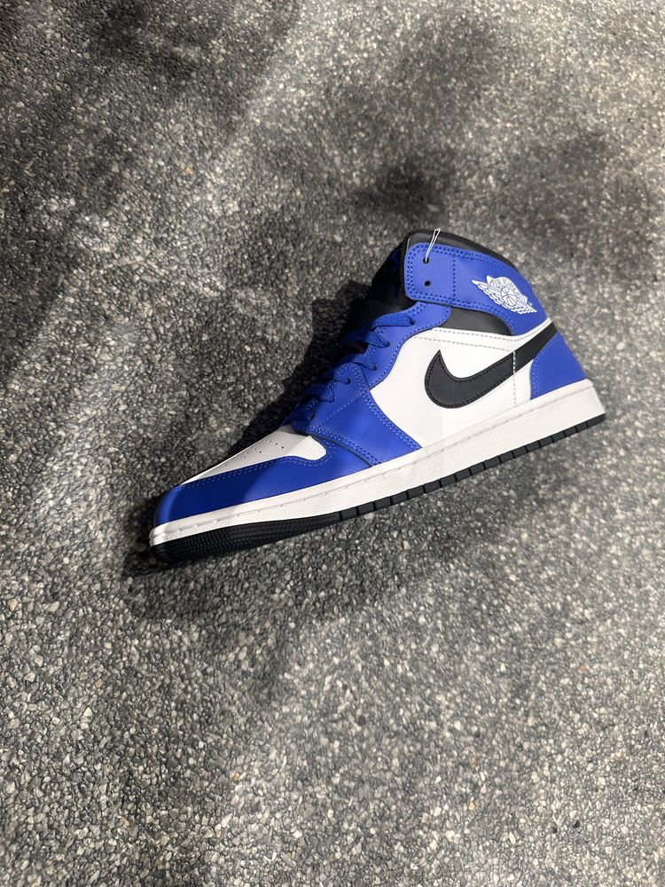 Jordan 1 Mid Royal