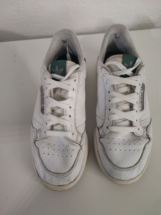 Tênis Adidas Continental