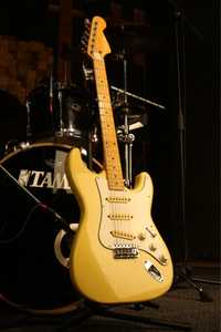 Stratocaster japan vintage Castilla + Dimarzio 80s pikups usa