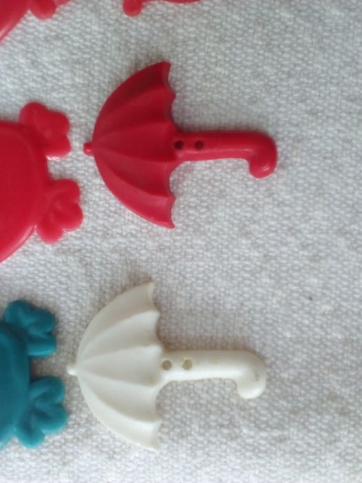 Продам пуговицы пластмассовые фигурные декоративные для детей