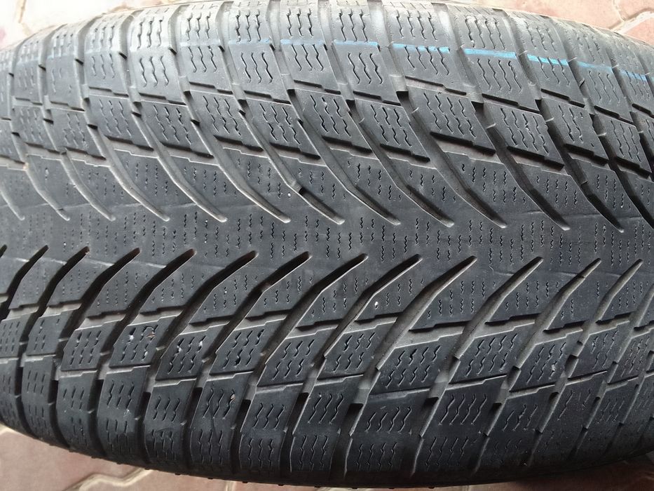 Opona zimowa 235/45r18 NOKIAN 2020r