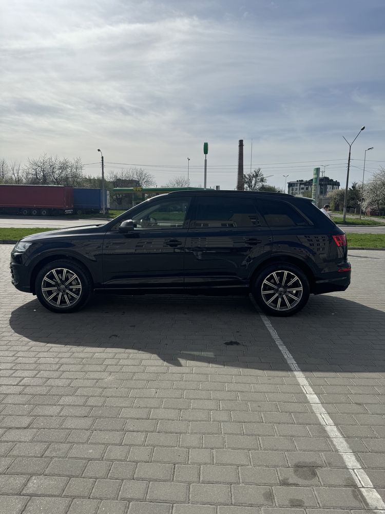 Продаж Audi Q7 2016