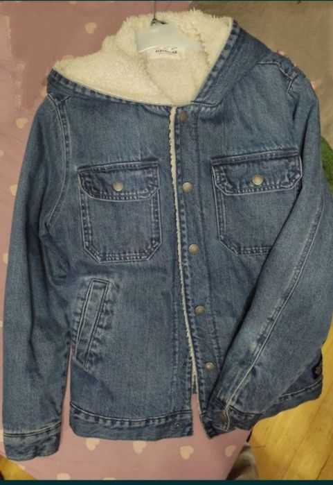 Жіноча джинсова куртка на овчині.