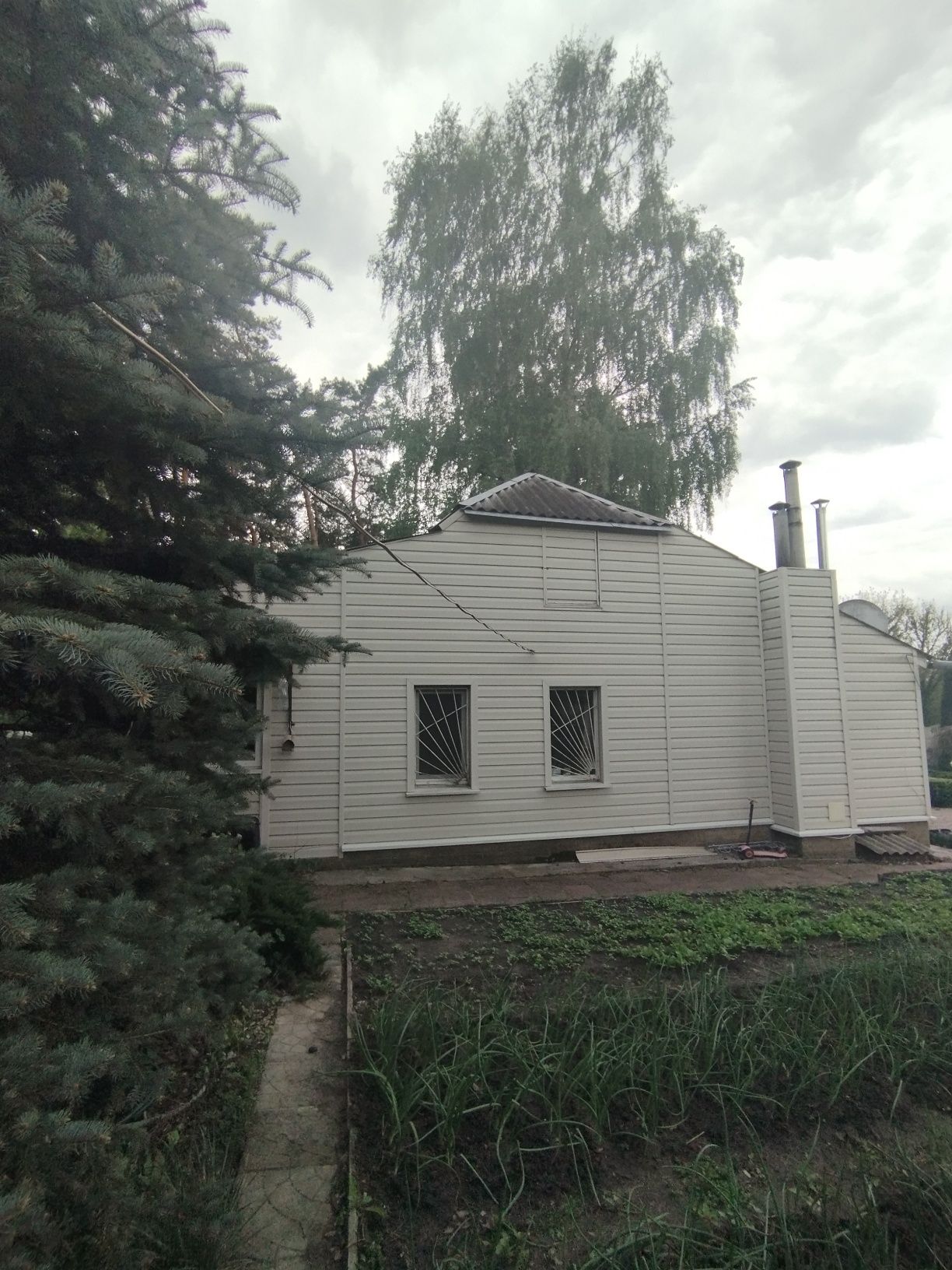 Продам будинок з ремонтом та зручностями у Нововодолажскому районі